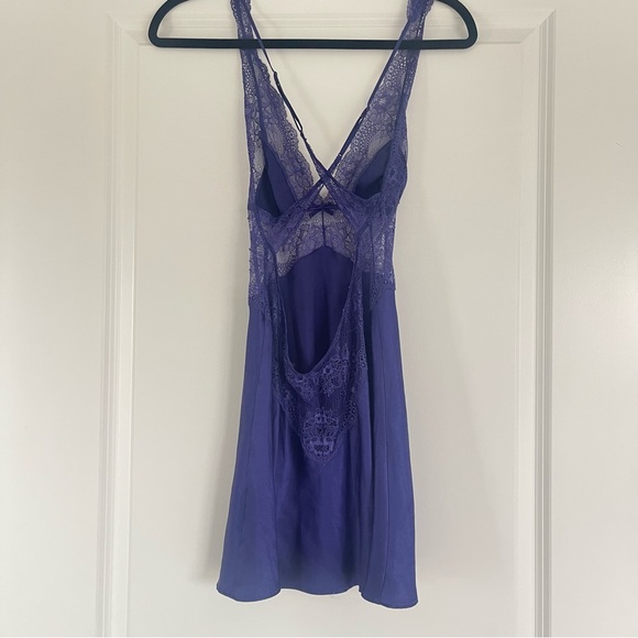 Victoria’s Secret Satin Chemise and Robe - Picture 5 of 6